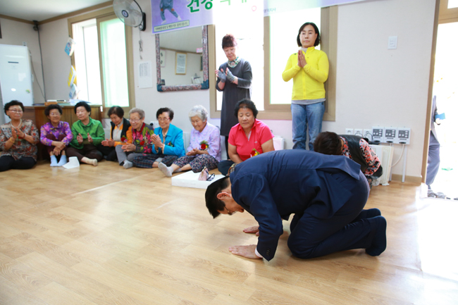 제45회 어버이날 경로 행사 사진1.jpg