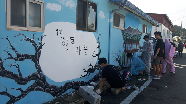 벽화그리기 봉사활동 사랑을 그려요 사진2.jpg