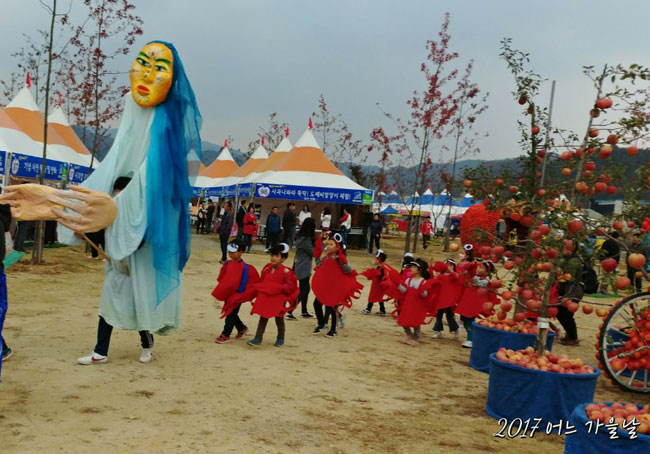 대게를-표현하는-아이들.jpg