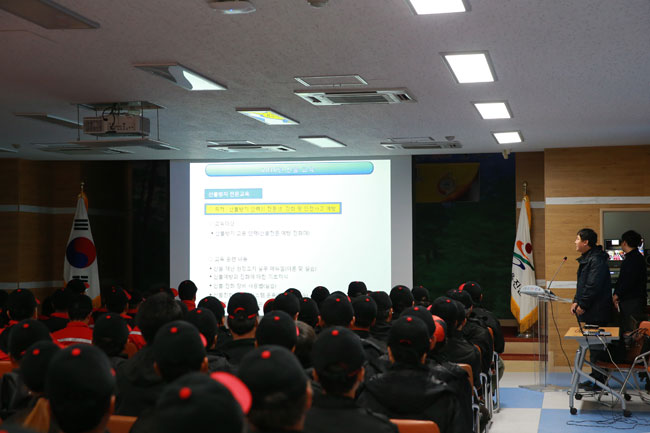 2017년-가을철-산불예방-총력-대응(산불진화대-사전교육-사진).jpg