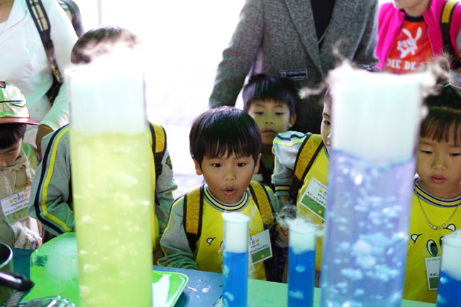 2017-유치원-과학-한마당-축제(교육지원과)2-2.jpg