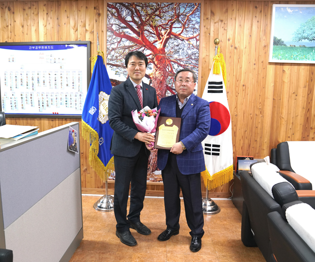 김정희의원-경상북도-의정봉사대상.jpg