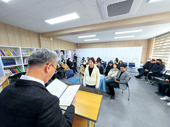졸업장 수여.jpg
