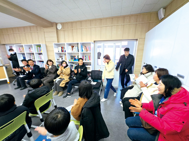 졸업생 1명 입장1.jpg