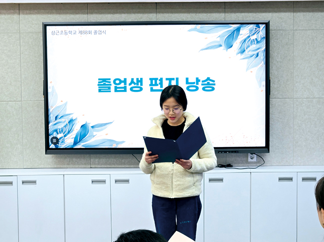 졸업생 편지 낭송.jpg