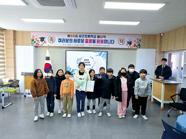 졸업생 단체사진.jpg