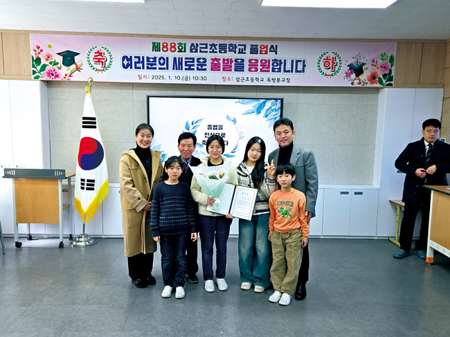 졸업생 가족들.jpg