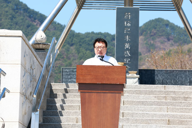 893.jpg