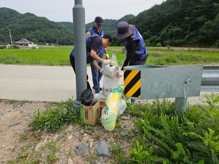 온정면 청년회, 여름철 피서지 주변 환경정비 실시