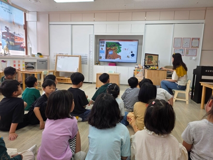 경북형 북트럭 다-읽차, 미니 도서관이 차로 이동해서 왔어요