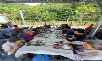 대한적십자사 울진봉사회, 금강송면 어르신께‘따뜻한 밥상’봉사