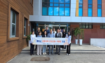 울진군, 치매극복선도단체 및 안심가맹점 지정 현판 전달 치매친화적 환경조성과 촘촘한 치매 안전망 구축 앞장