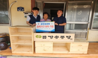 한울본부 목공동호회 ‘금강송공방’, 취약계층에 원목 가구 전달