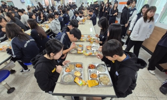 울진고, ‘붉은 대게 DAY’ 통해 지역 특산물의 가치와 맛을 함께 배우다