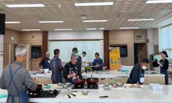울진군, 남성 어르신 청춘요리교실 뜨거운 호응속 마무리